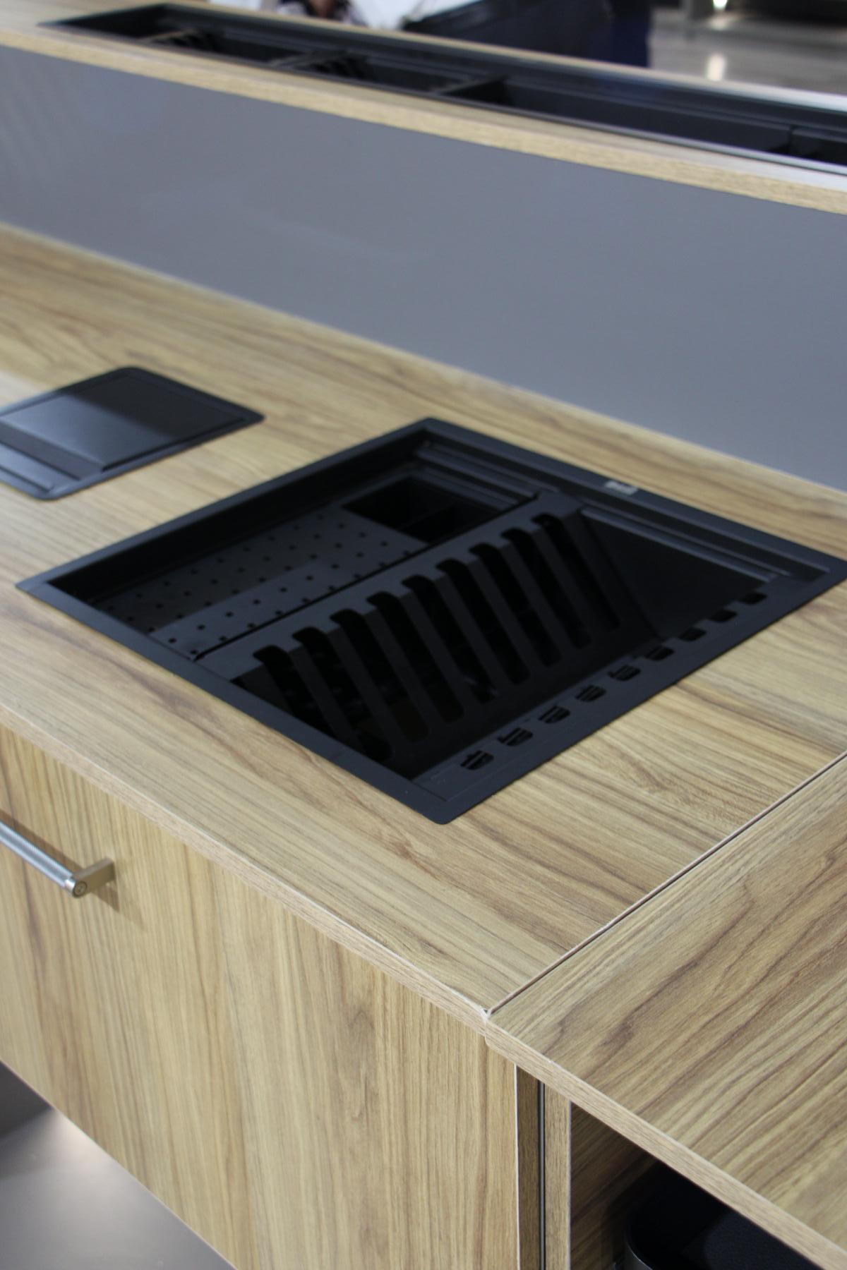 آبچکان توکار مربعی 40 در 40 داسی مشکی کد DS03