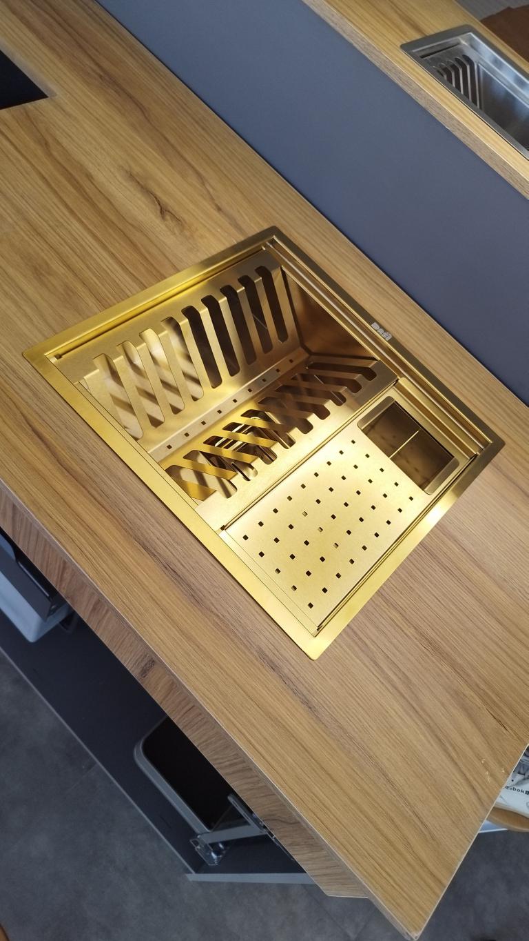 آبچکان توکار مربعی 40 در 40 داسی طلایی کد DS13